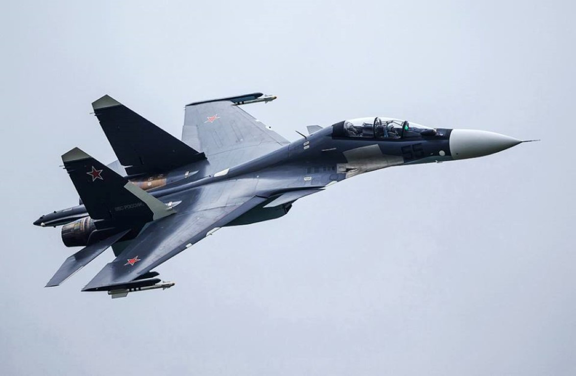 Được coi là một biến thể từ tiêm kích Su-30MKI, chiến đấu cơ Su-30SM là loại máy bay có khả năng cơ động rất tốt, có thể tác chiến đánh biển với độ chính xác cao, thậm chí còn có thể tác chiến điện tử và cảnh báo sớm.