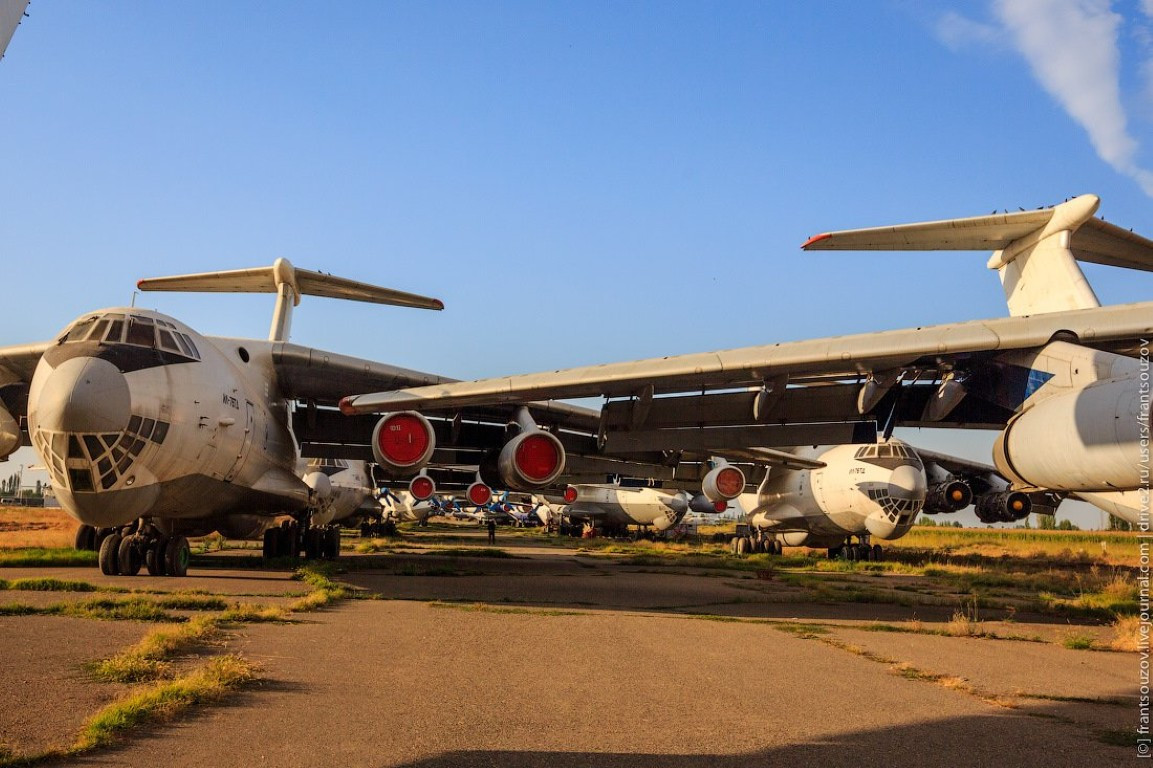 Hàng dài máy bay vận tải của Nga bị bỏ lại Kyrgyzstan kể từ thập niên 80 của thế kỷ trước. Nguồn ảnh: QQ.