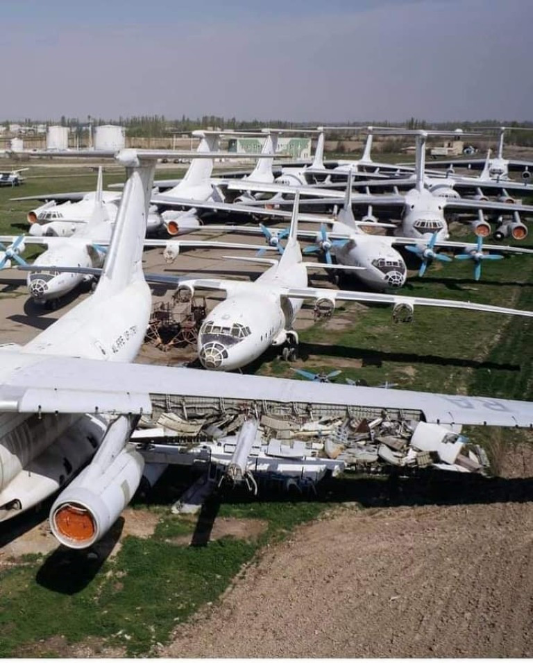 Vào thời kỳ còn diễn ra chiến tranh, Kyrgyzstan là đầu cầu tiếp vận hậu cần cho quân đội Liên Xô đóng tại Afghanistan.