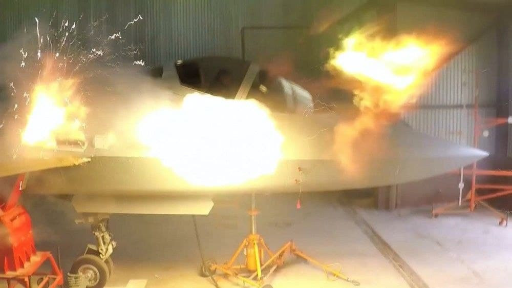 Hình ảnh khẩu pháo chính của chiến đấu cơ Su-57 khai hỏa đã khiến truyền thông Nga và cả châu Âu nổi sóng, trong đó có không ít người cho rằng, tiêm kích thế hệ năm thực chất không cần tới pháo do sở hữu quá nhiều tên lửa hiện đại.