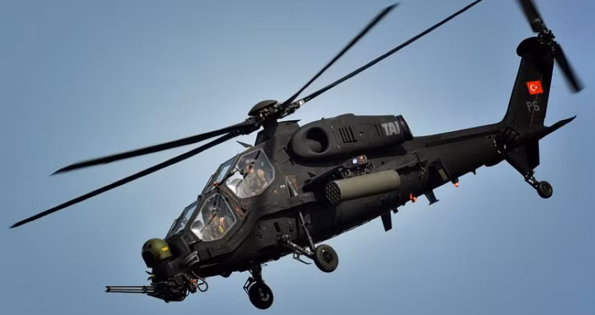 Về hệ thống điện tử, trực thăng T-129 được trang bị tổ hợp ngắm quang – điện dùng để trinh sát, dẫn đường tên lửa đặt ngay trước mũi, một số biến thể còn có radar trên nóc rotor.