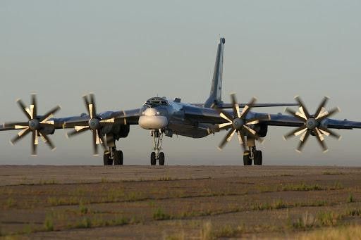 Vai trò của Tu-95 có thể hữu ích không chỉ trong cuộc chiến mà còn về mặt tâm lý gây áp lực lên đối thủ, khi thể hiện sự dễ bị tổn thương của hạm đội đối với cuộc tấn công đường không.