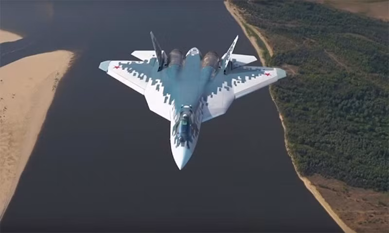 Lực lượng Hàng không Vũ trụ Nga sẽ nhận 24 chiếc Su-57 vào cuối năm 2024, con số này dự kiến sẽ tăng lên 76 vào năm 2028 cho dù hiện nay mới chỉ có duy nhất 1 chiếc được tiếp nhận và chưa rõ bao giờ mới có đơn hàng xuất khẩu đầu tiên.