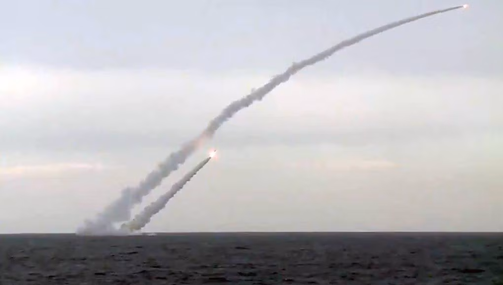 Quỹ đạo đường bay tên lửa rất phức tạp với sự thay đổi cả về độ cao và hướng bay. Điều đó cho phép nó có thể tiếp cận mục tiêu từ hướng bất ngờ nhất.