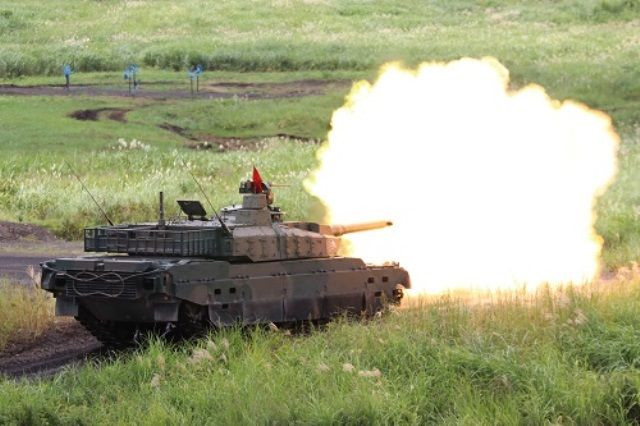 Để dần thay thế cho các xe tăng Type-90 có phần đã cũ, Mitsubishi đang tích cực sản xuất các xe tăng Type 10. Đây cũng là mẫu xe tăng do Nhật tự nghiên cứu và sản xuất nội địa hoàn toàn.