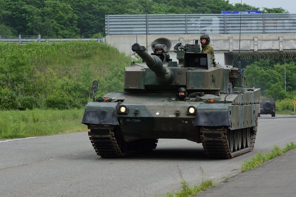 Mitsubishi Type 90 được ra đời để thay thế hoàn toàn cho các xe tăng Type 61 và Type 74 cũ trước đó đã phục vụ lực lượng phòng vệ Nhật Bản. Loại xe tăng này bắt đầu được sản xuất từ năm 1990.