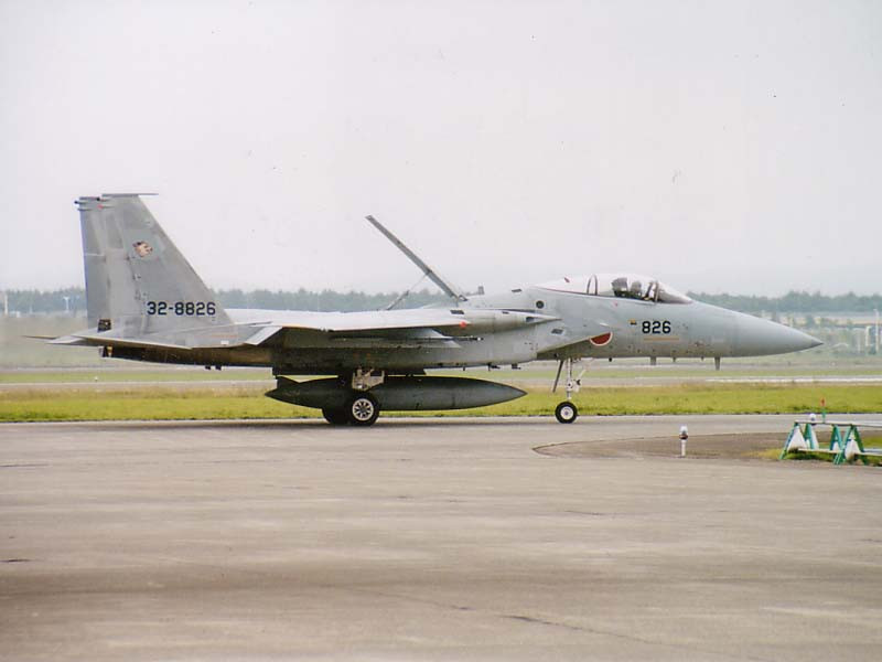 Mitsubishi đã chịu trách nhiệm lắp ráp, sản xuất các tiêm kích F-15J cho lực lượng phòng vệ trên không Nhật Bản, tất nhiên là dựa theo chuyển giao công nghệ, và giấy phép từ McDonnell Douglas F-15 "chính chủ" của Mỹ.