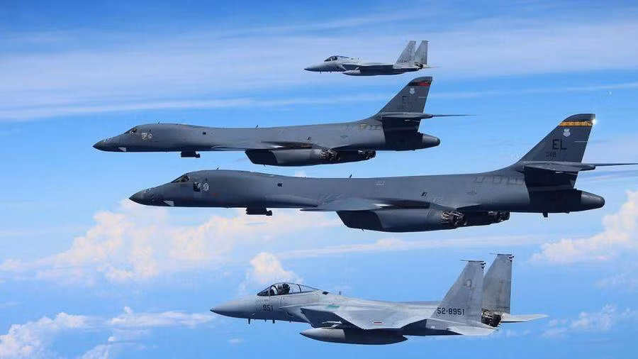 Được biết một chiếc máy bay ném bom B-1B Lancer của Mỹ lần đầu tiên hạ cánh tại căn cứ không quân của Na Uy ở phía trên Vòng Bắc Cực – nơi có vai trò quan trọng về chiến lược.