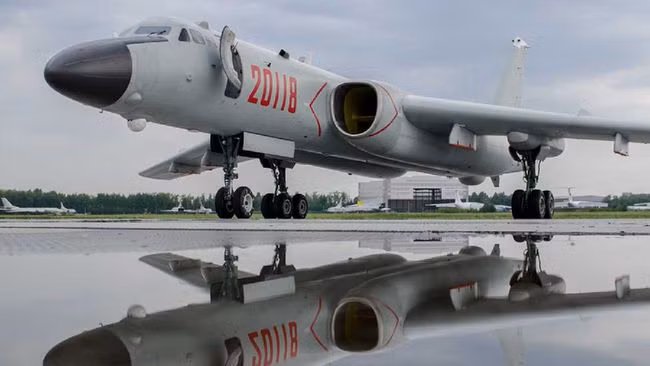 Tuy vậy, với kinh nghiệm tự thiết kế và sản xuất máy bay ném bom chiến lược kém cỏi, kèm theo đó là việc bị "trống" kiến thức về động cơ phản lực hạng nặng, đề bài này là rất khó với Trung Quốc, ngay cả khi có tăng chi ngân sách quốc phòng lên mức cao chót vót. Nguồn ảnh: Sina.