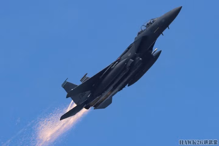 Tuy nhiên một vài nguồn tin chưa được kiểm chứng lại cho biết, phần lá cánh của động cơ đuôi chiếc F-15E đã gặp vấn đề, tạo ra tia lửa trong quá trình hoạt động.