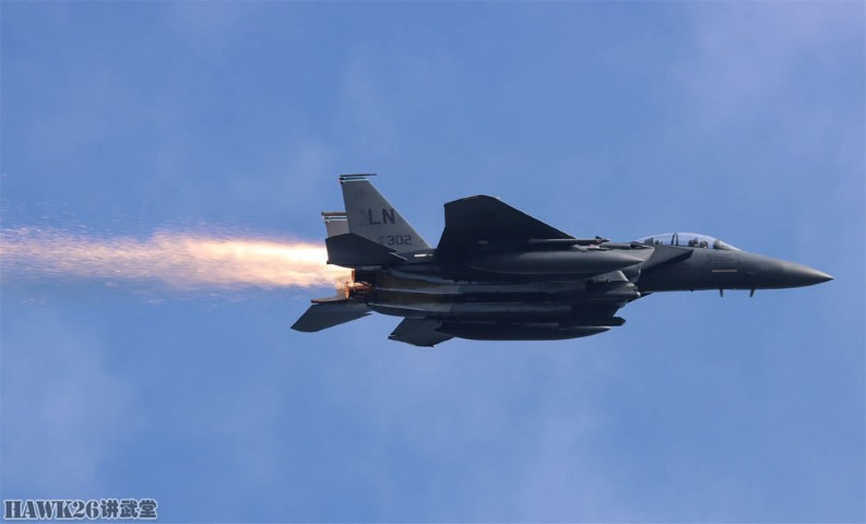 Dựa vào hành trình được ghi lại của chiếc chiến đấu cơ F-15E, có thể thấy tiêm kích này đã bay ra biển, lòng vòng một thời gian dài sau đó quay về đất liền, và tiếp tục bay lòng vòng trên không trung.