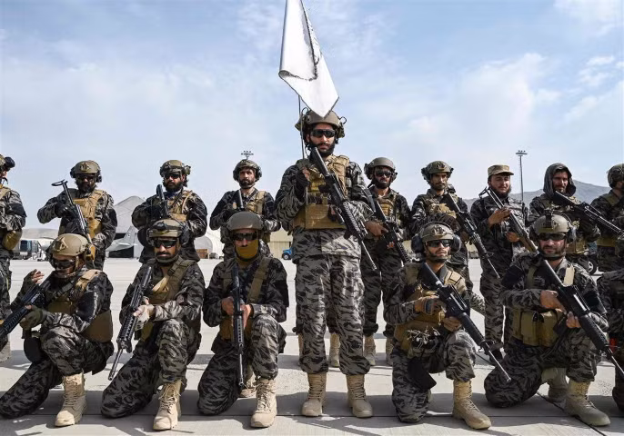 Các tân binh Taliban tốt nghiệp không chỉ vượt qua khóa huấn luyện quân sự mà còn được cả đào tạo về tư tưởng.