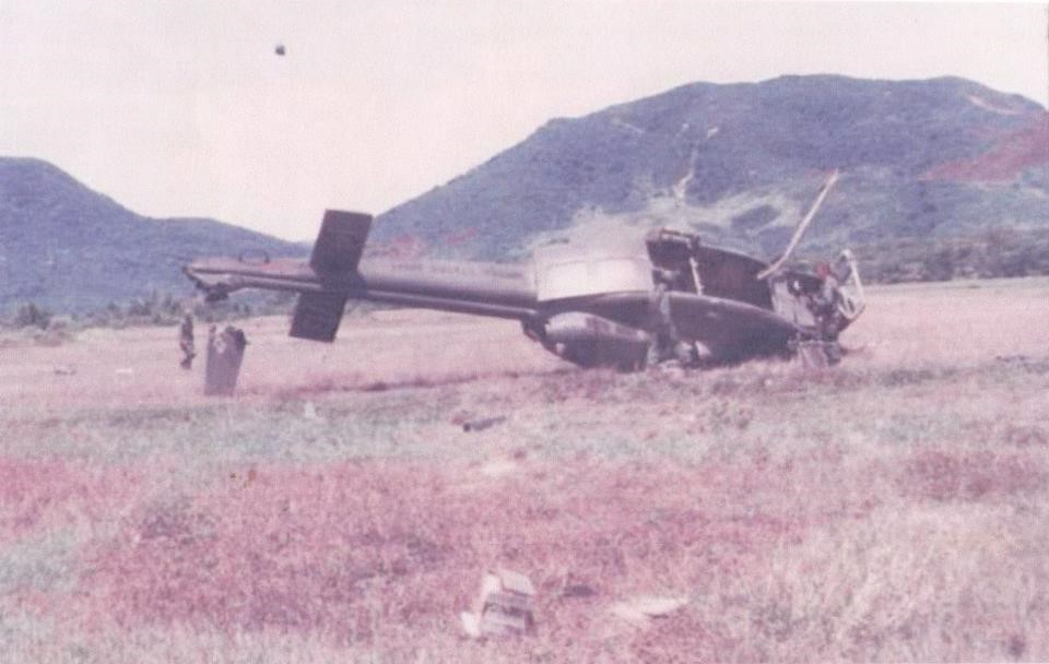 Tuy nhiên nó lại là loại phương tiện dễ bị bắn hạ. Khác với các loại thiết giáp bọc thép, trực thăng UH-1 có thể dễ dàng bị hạ gục chỉ bằng các loại vũ khí cá nhân như súng trường.