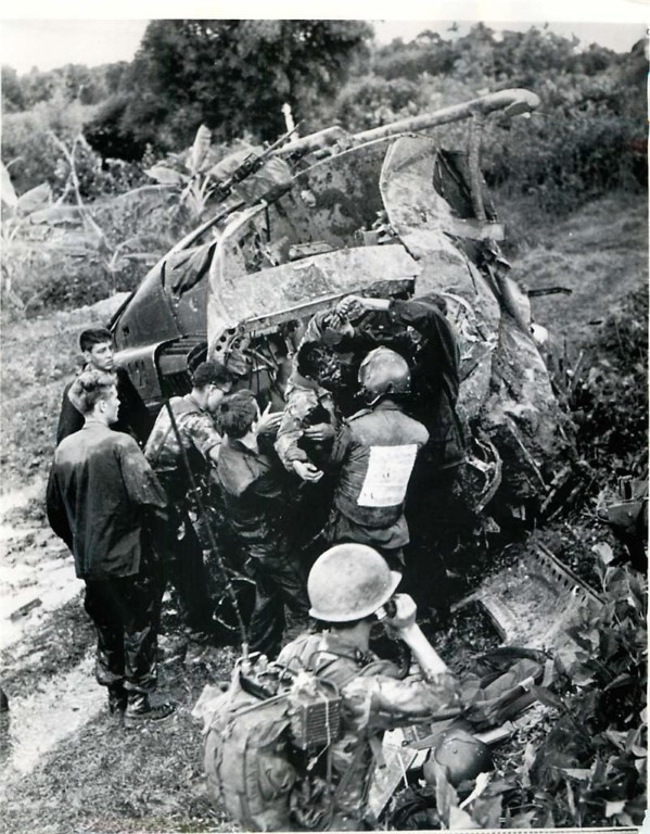 Khi này, các trực thăng sẽ có tốc độ chậm, thậm chí bay đứng yên một chỗ, một xạ thủ non tay cũng hoàn toàn có thể bắn trúng đích. Cách dễ nhất để bắn hạ loại trực thăng này là nhắm thẳng vào phi công, hoặc bắn vào động cơ.