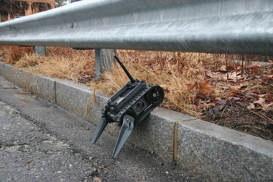 Khi này, Flir FirstLook sẽ được mang theo thuốc nổ hoặc lựu đạn, kèm theo đó là cơ chế điều khiển từ xa. Robot sẽ mang vật liệu nổ tới vị trí được chỉ định, sau đó kích hoạt.