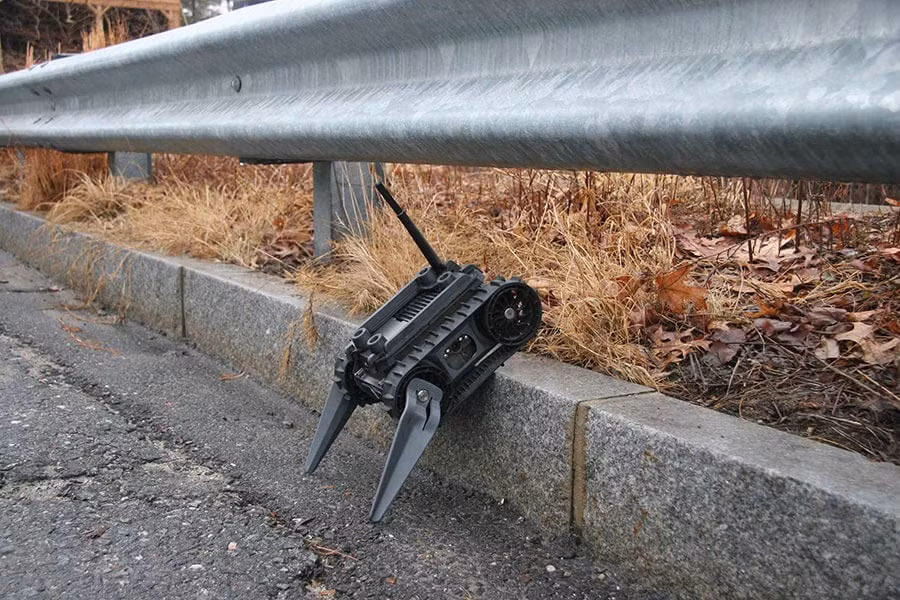 Khi này, Flir FirstLook sẽ được mang theo thuốc nổ hoặc lựu đạn, kèm theo đó là cơ chế điều khiển từ xa. Robot sẽ mang vật liệu nổ tới vị trí được chỉ định, sau đó kích hoạt.