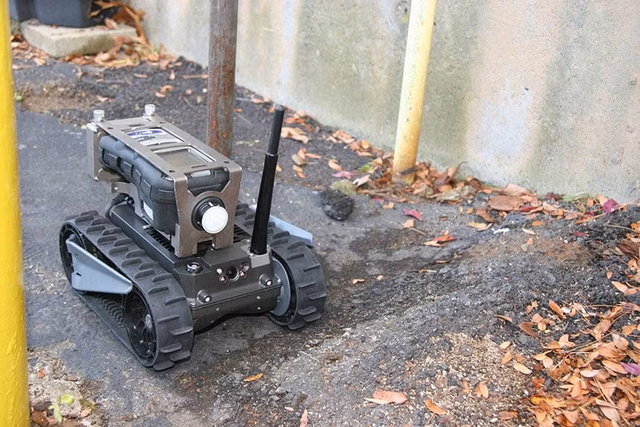 Tuy nhiên Flir FirstLook cũng có khả năng mang vác rất tốt, cho phép nó trở thành một thứ vũ khí sát thương lợi hại trên chiến trường.