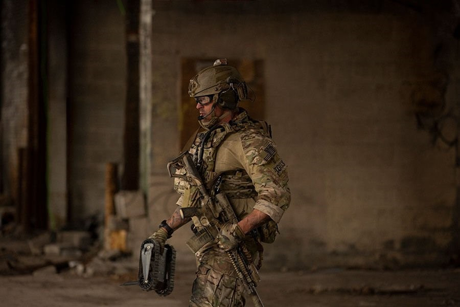 Đây là loại robot cực kỳ lợi hại, có kích thước rất nhỏ gọn nhưng bền bỉ. Flir FirstLook sử dụng cấu tạo vỏ bằng hợp kim titan và thép, cho phép chịu lực tốt, nhưng vẫn có trọng lượng nhẹ.