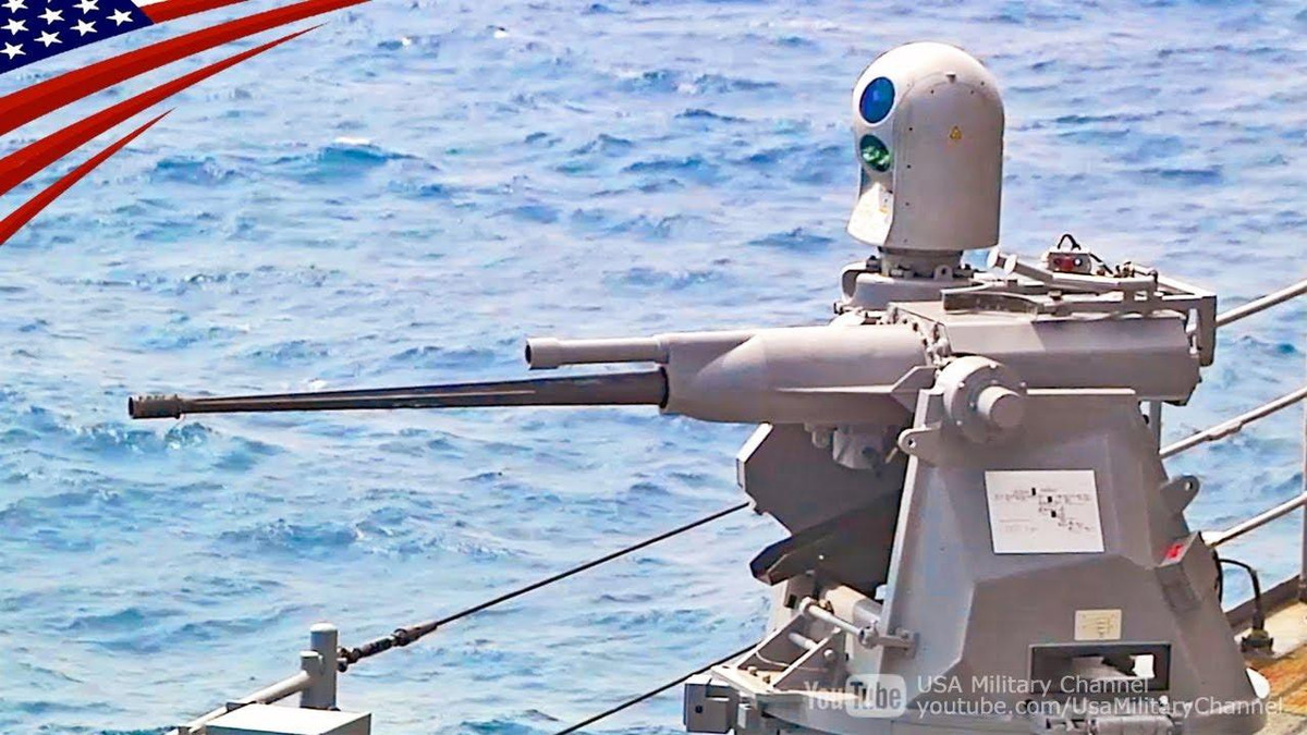 Hệ thống hải pháo Mk38 có thể đứng bắn trực tiếp hoặc bắn tự động với hệ thống điều khiển từ xa.