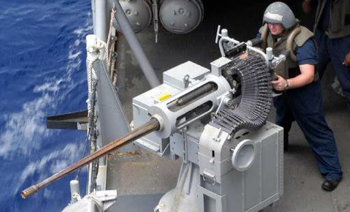 Ngoài đạn xuyên giáp, đạn dẫn đường, pháo hạm Mk38 còn có thể bắn đạn nổ phân mảnh để tiêu diệt đối phương.