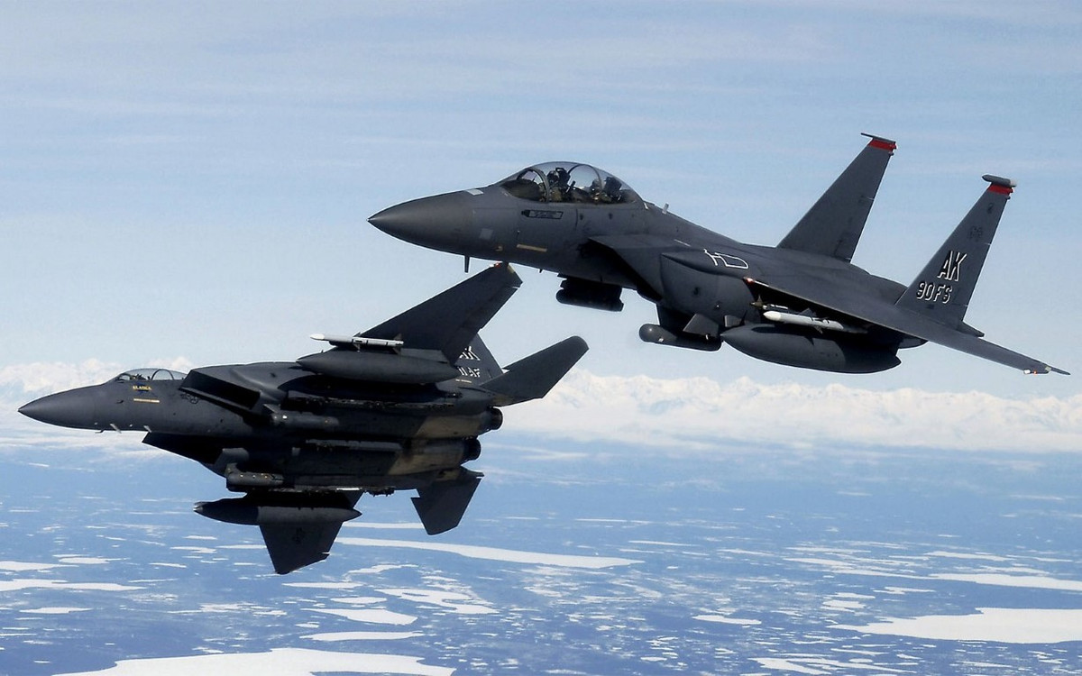 Kể từ khi ra đời vào thập niên 70 cho tới nay, tiêm kích chiến đấu F-15 đã tiêu diệt 104 mục tiêu trong không chiến; đổi lại, chưa một chiếc tiêm kích F-15 nào bị đối phương bắn hạ trong tình huống chiến đấu.