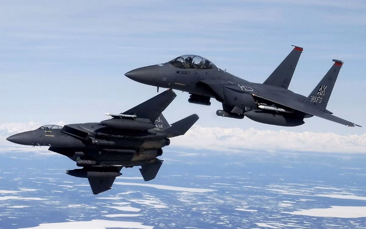 Kể từ khi ra đời vào thập niên 70 cho tới nay, tiêm kích chiến đấu F-15 đã tiêu diệt 104 mục tiêu trong không chiến; đổi lại, chưa một chiếc tiêm kích F-15 nào bị đối phương bắn hạ trong tình huống chiến đấu.