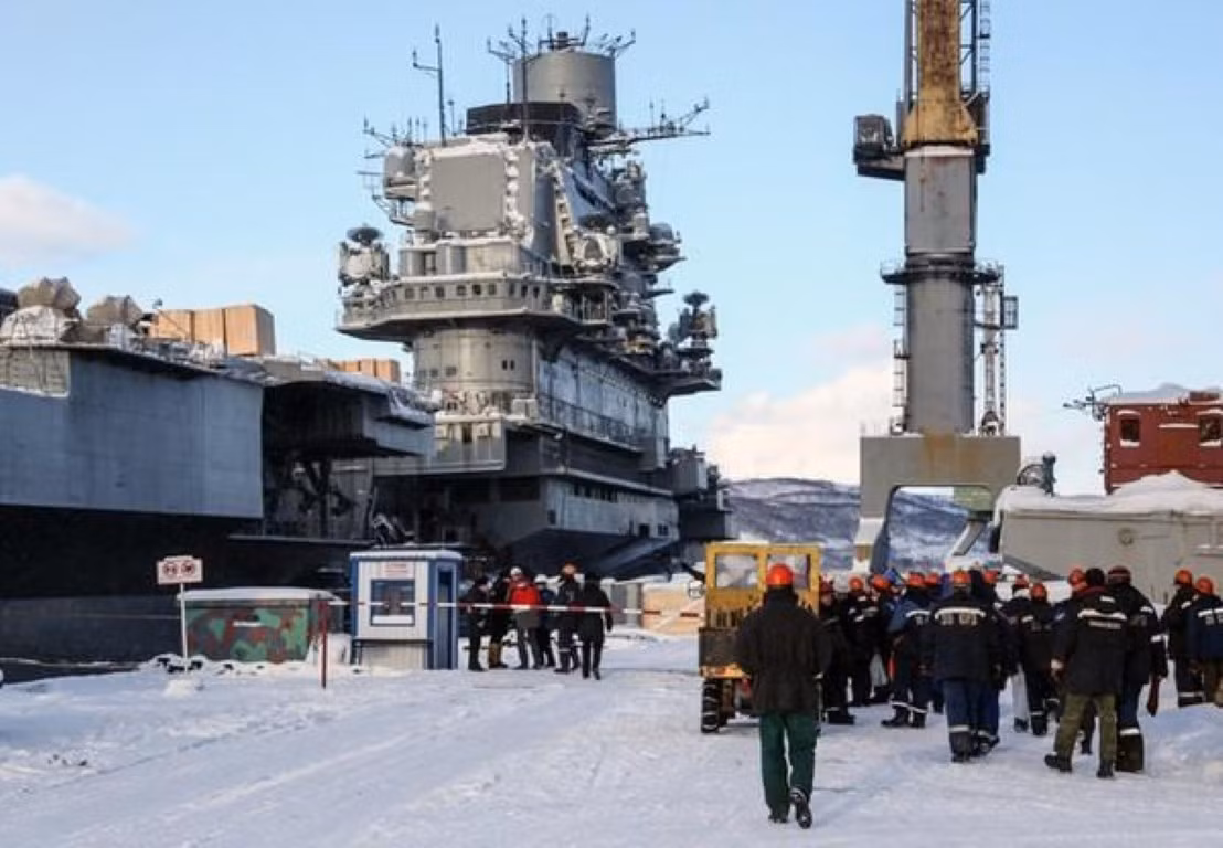 Chưa dừng lại đó, vụ cháy xảy ra trong quá trình hàn cũng dẫn tới việc phải thay thế nhiều bộ phận trong khoang cũng như trên sàn cất hạ cánh, khiến mốc thời gian kỳ vọng để Đô đốc Kuznetsov quay lại hạm đội trong năm 2022 bị đặt dấu hỏi lớn.