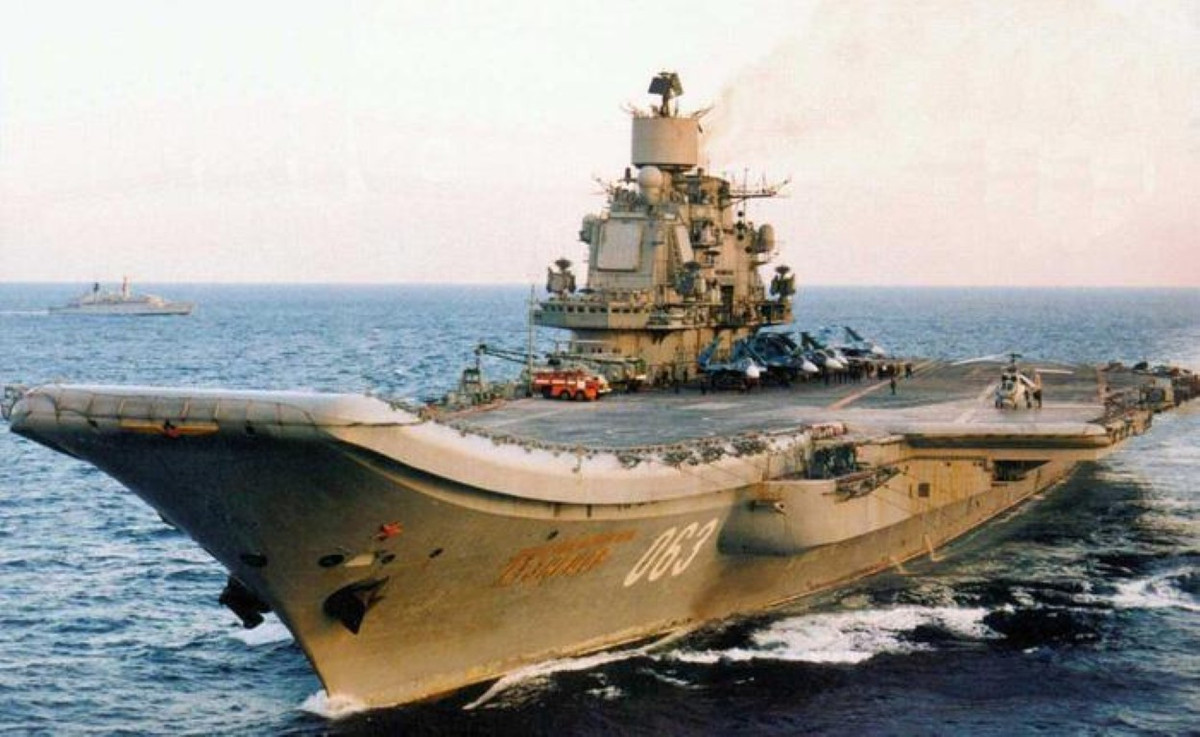 Trong tình cảnh của ngành đóng tàu hiện tại, việc chế tạo mới một hàng không mẫu hạm cỡ lớn như Đô đốc Kuznetsov là bất khả thi, cho nên vẫn cần nâng cấp nó để tiếp tục sử dụng.