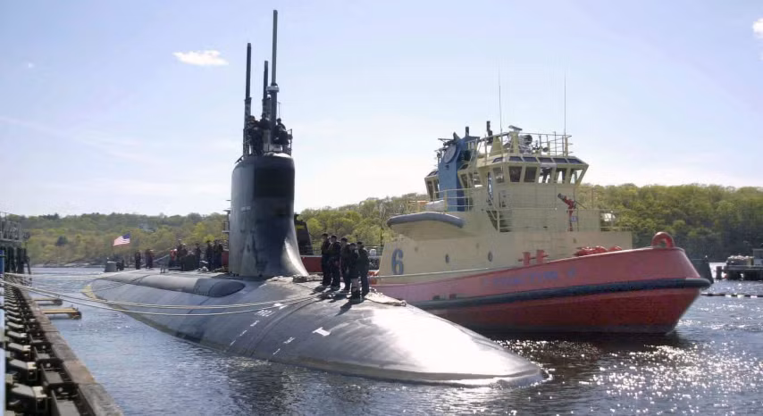 Tàu ngầm lớp Seawolf ra đời từ cuộc khủng hoảng của hải quân Mỹ cuối thập niên 1980. Đó là lúc Liên Xô phát triển tàu ngầm Đề án 941 Schuka-B có độ ồn thấp hơn hẳn các thế hệ trước, cùng khả năng lặn sâu gấp ba lần lớp Los Angeles tối tân của Mỹ thời điểm đó.