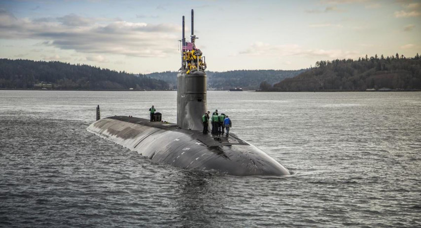 Về kích thước, hai tàu ngầm Seawolf đầu tiên dài 107,6 m và rộng 12 m, có lượng giãn nước khi lặn 9.100 tấn. Chiếc thứ ba là USS Jimmy Carter được kéo dài thêm 30 m, bổ sung khoang tác chiến đa nhiệm (MMP) có khả năng triển khai tàu lặn điều khiển từ xa và đặc nhiệm hải quân, nâng lượng giãn nước khi lặn lên 12.150