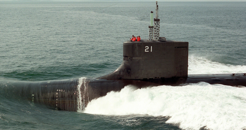 USS Connecticut không được lắp mũi thép để bảo đảm độ kín nước và độ nổi như sau sự cố tàu ngầm USS San Francisco đâm núi ngầm ngoài khơi Guam năm 2005, do hòn đảo không còn cơ sở hạ tầng và nhân lực đủ sức thực hiện công tác sửa chữa phức tạp như vậy.