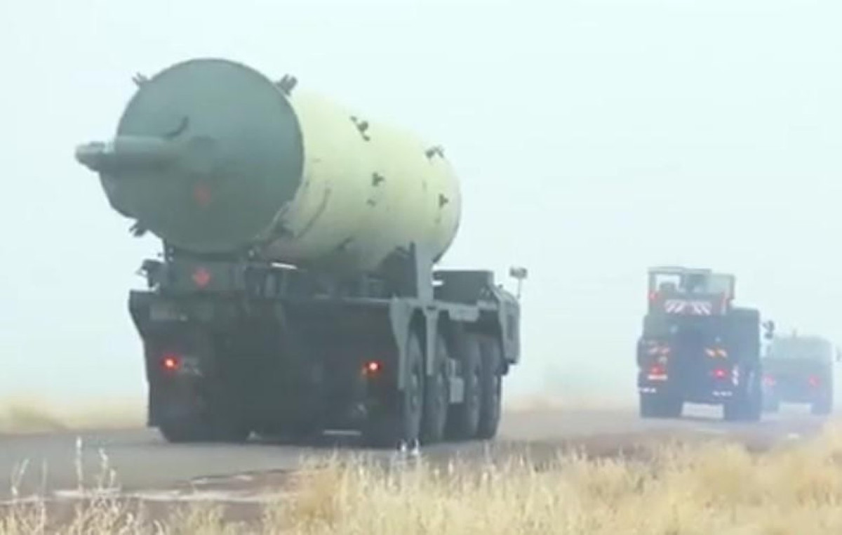 Tên lửa đánh chặn trang bị cho A-235 bao gồm 4 loại, đó là đạn 51T6 tầm bắn lên tới 1.500 km và trần bay trên 800 km; đạn tên lửa 58R6 diệt được mục tiêu ở tầm xa 1.000 km và độ cao 120 km.