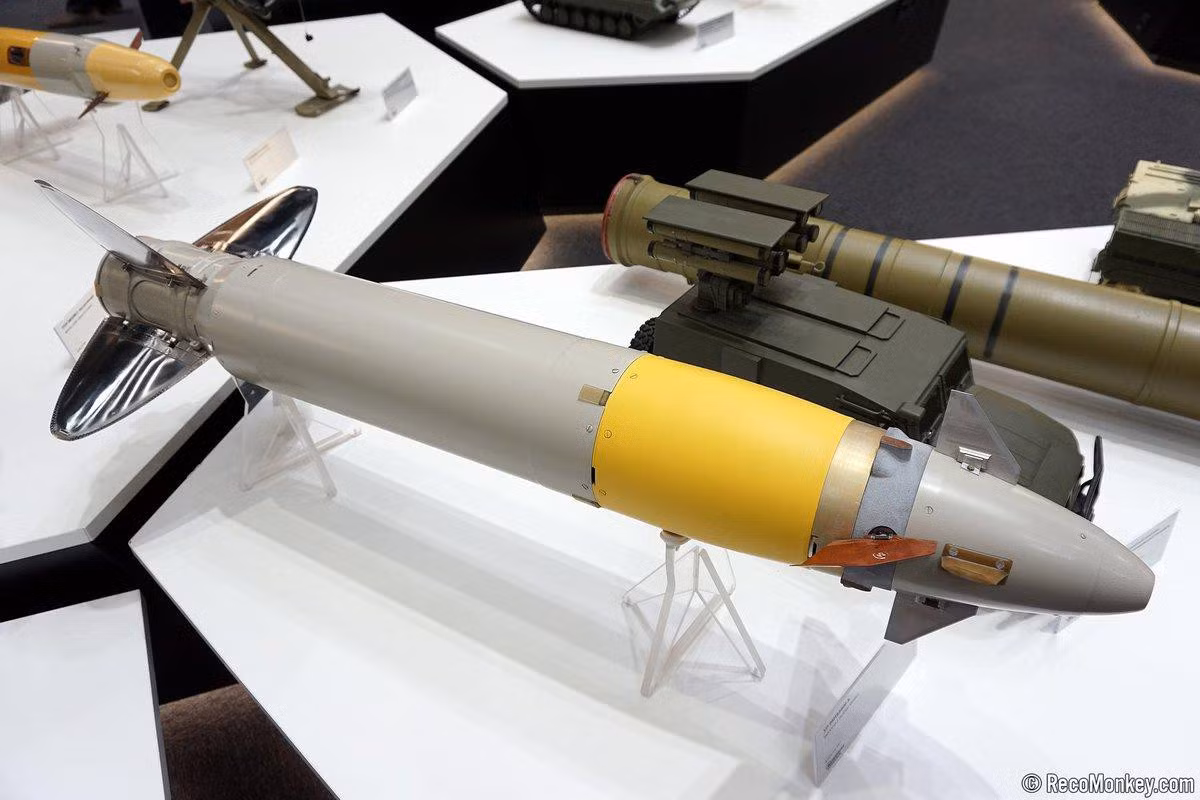 Loại tên lửa chống tăng hiện đại này được thiết kế để phá hủy các thiết giáp hạng nhẹ, công trình kiên cố, mục tiêu bay thấp như trực thăng, thay vì tối ưu cho nhiệm vụ diệt xe tăng.