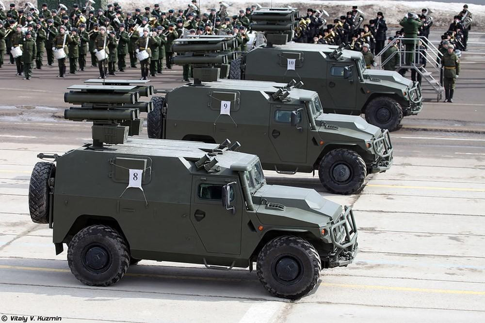 Biến thể Kornet-EM của Nga ra đời năm 2012 và được nước này chuyển giao cho quân đội Syria, chúng được sử dụng rộng rãi trong cuộc xung đột tại nước này.