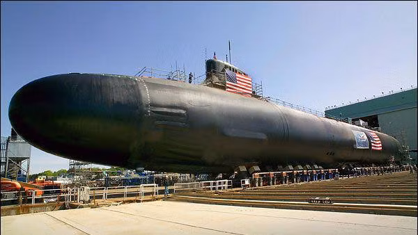 Nếu như F-22 Raptor được coi là "đại bàng bầu trời" trong làng tiêm kích tàng hình thế hệ thứ 5 thì tàu ngầm Seawolf lại là "sói biển đại dương" trong số những tàu ngầm hạt nhân chiến lược đang hoạt động.