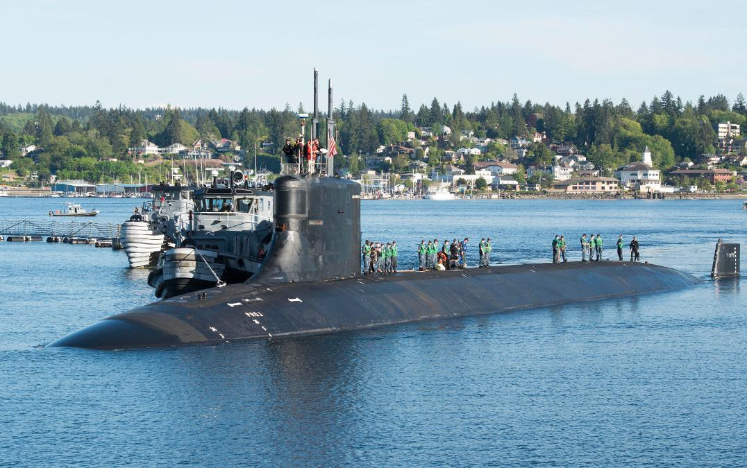 Về trang bị vũ khí, tàu ngầm lớp Seawolf được trang bị 8 ống phóng ngư lôi với cơ số đạn mang theo 50 quả, ngoài ra chúng còn trang bị tên lửa chống hạm Harpoon và tên lửa hành trình Tomahawk. Đây thực sự là một quái vật đại dương, giúp Mỹ tạo uy thế trước đối thủ.