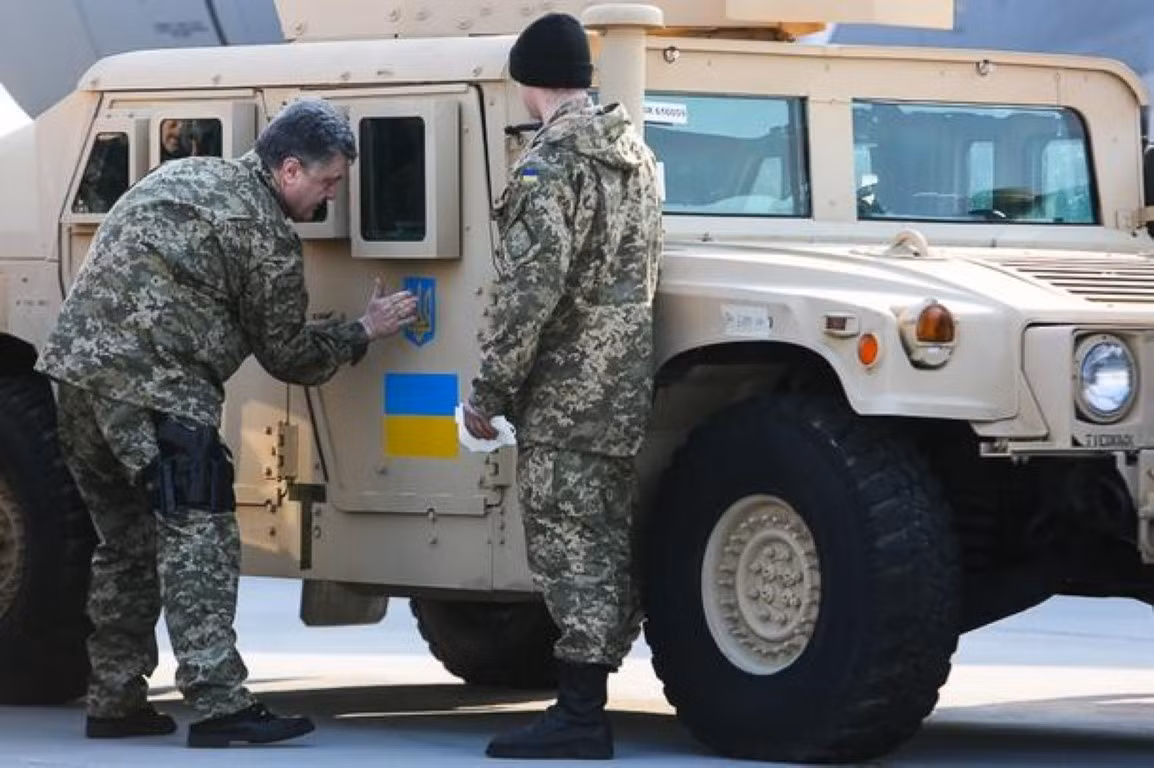Tuy nhiên việc phe ly khai Ukraine có trong tay xe bọc thép Humvee của Mỹ không khỏi đặt ra câu hỏi ai đã cung cấp cho họ, chắc chắn Washington - đồng minh thân cận của Kiev sẽ không cung cấp chúng cho lực lượng nổi dậy miền Đông.