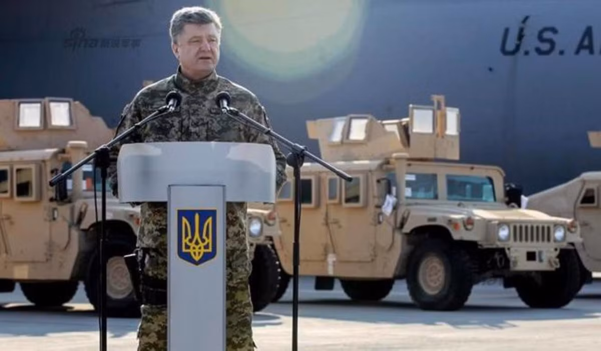 Mỹ đã cung cấp số lượng lớn xe bọc thép Humvee cho quân đội Ukraine, tuy nhiên họ đã mất khá nhiều vũ khí trong khi giao chiến với lực lượng ly khai.