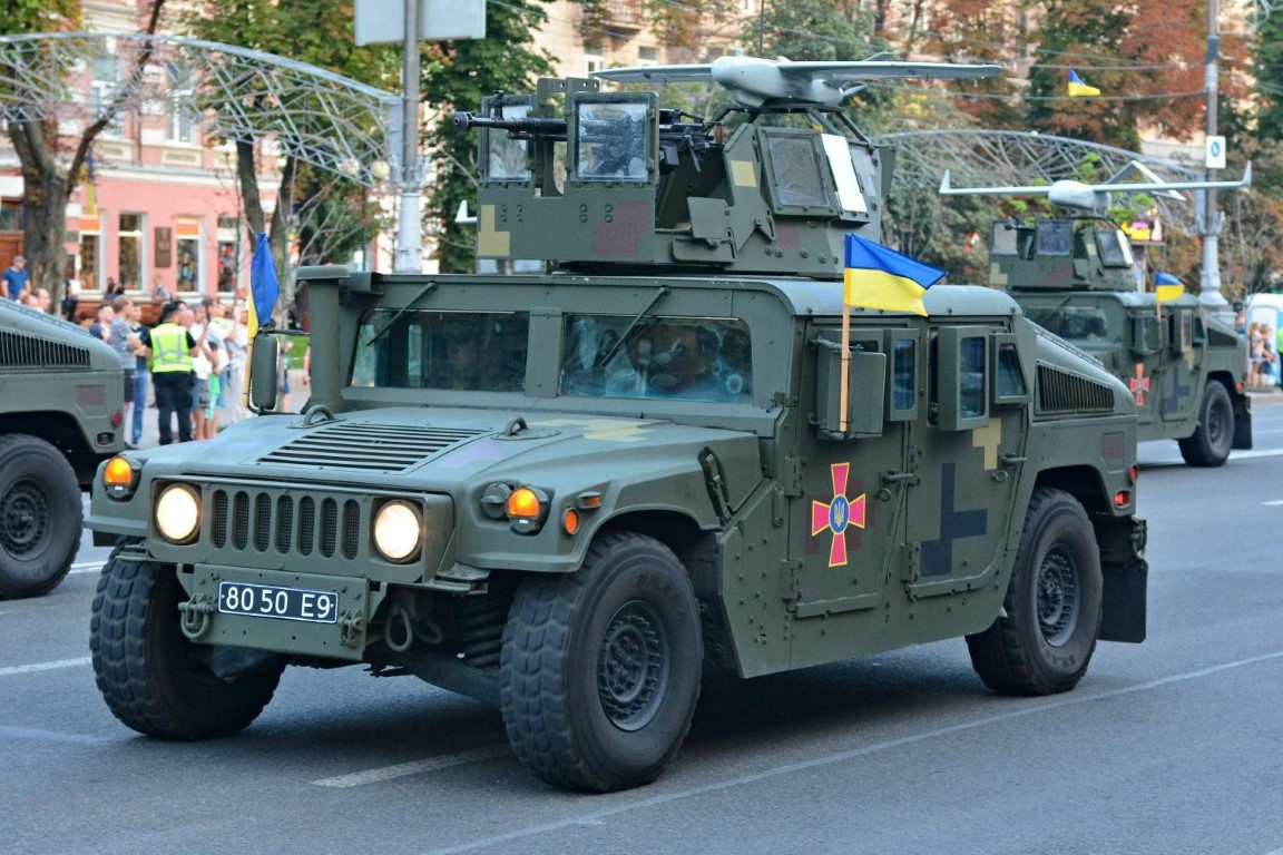 Cho tới thời điểm hiện tại, Humvee được đánh giá là dòng xe bọc thép hạng nhẹ thành công nhất của Mỹ khi có tới khoảng 300.000 chiếc với các biến thể được chế tạo.