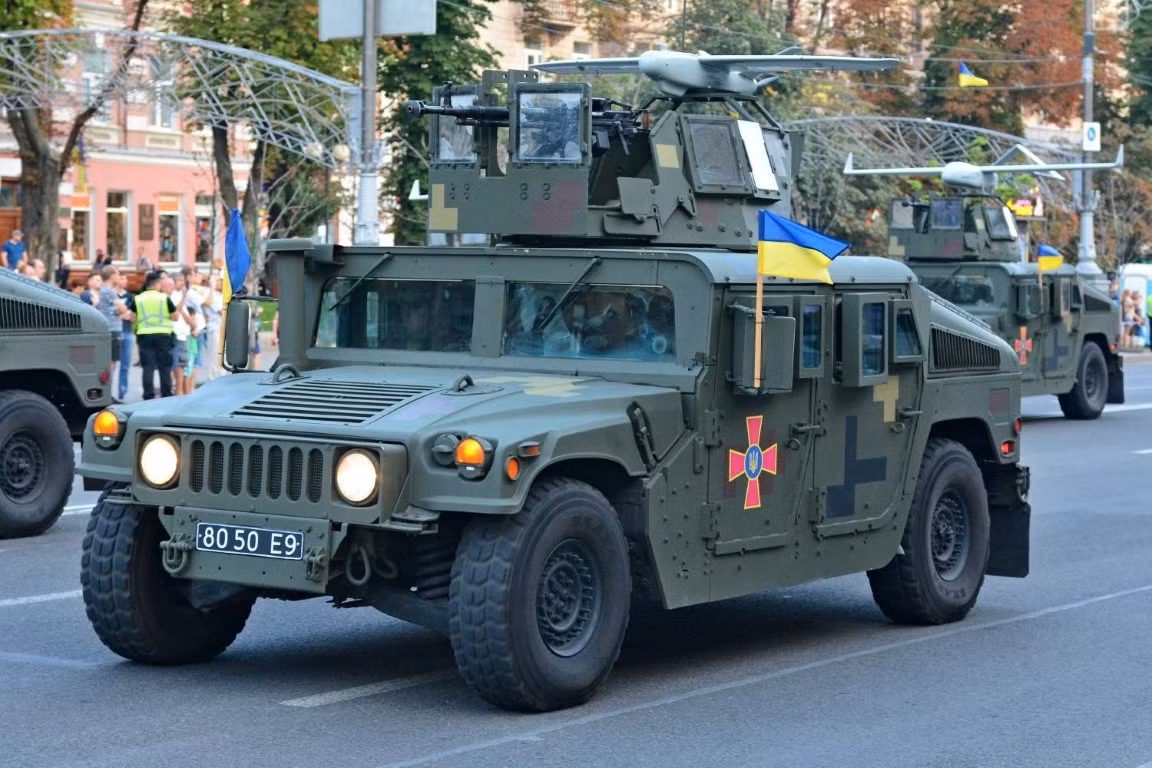 Cho tới thời điểm hiện tại, Humvee được đánh giá là dòng xe bọc thép hạng nhẹ thành công nhất của Mỹ khi có tới khoảng 300.000 chiếc với các biến thể được chế tạo.