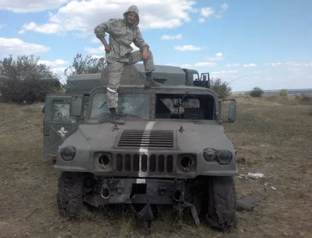 Xe bọc thép Humvee có thể trang bị tên lửa chống tăng, súng máy hạng nặng 12,7mm, súng máy hạng nhẹ 7,62mm và đôi khi cả súng phóng lựu liên thanh.