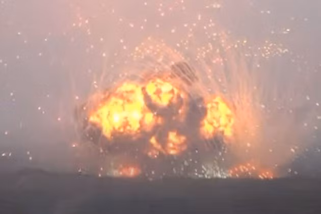 Theo thông tin mới nhất vừa được truyền thông Nga đăng tải, lực lượng lính đánh thuê Thổ Nhĩ Kỳ tại Syria, vừa hứng chịu thương vong nặng nề, sau khi bị tấn công bởi tổ hợp pháo phản lực Smerch.