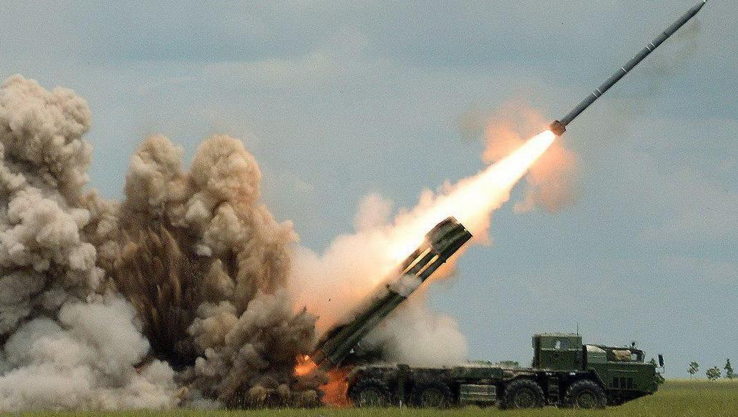 Sức mạnh của tổ hợp BM-30 đến từ kích thước khổng lồ của nó, loại đạn được sử dụng là 9M55 hoặc 9M528, có đường kính lên tới 300mm.