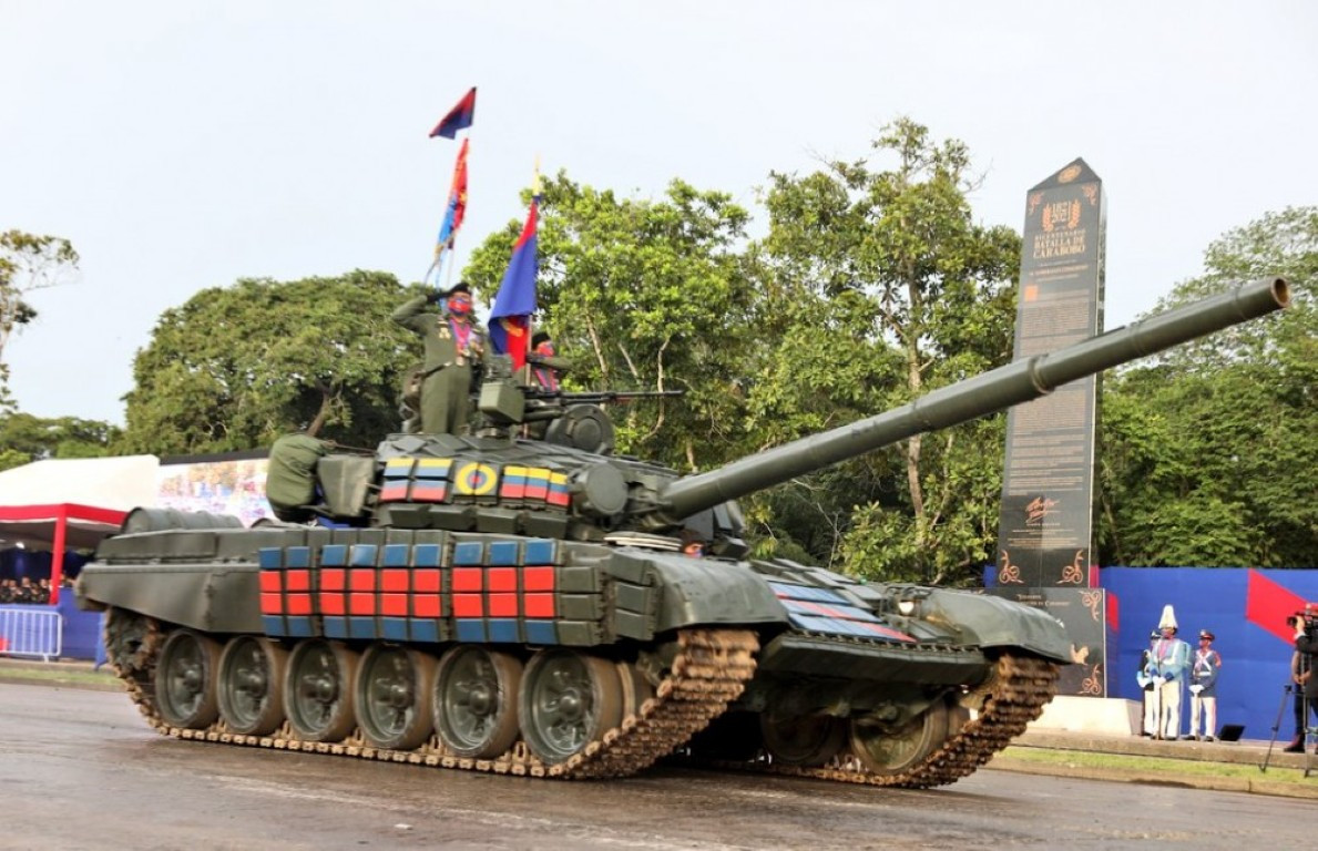 Xe tăng chủ lực T-72B1V - loại xe tăng chủ lực hiện đại bậc nhất thế giới ngày nay, cũng được Venezuela mang ra duyệt binh.