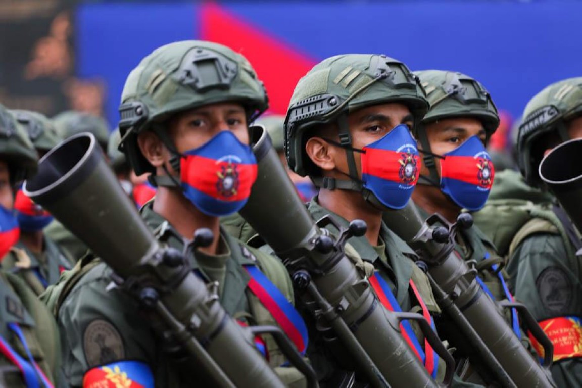 Súng chống tăng AT4 do Thụy Điển sản xuất, được quân đội Venezuela sử dụng trong cuộc duyệt binh hôm 24/6 vừa rồi.