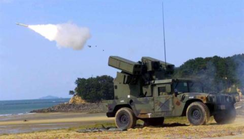 Đầu đạn của tên lửa chứa 1,02 kg thuốc nổ HTA-3 có thể va chạm mục tiêu phát nổ hoặc tự động phát nổ sau 17 giây kể từ khi được bắn đi, từ đó tạo ra một vùng công phá nhất định để hủy diệt mục tiêu.