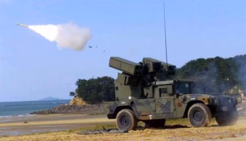 Đầu đạn của tên lửa chứa 1,02 kg thuốc nổ HTA-3 có thể va chạm mục tiêu phát nổ hoặc tự động phát nổ sau 17 giây kể từ khi được bắn đi, từ đó tạo ra một vùng công phá nhất định để hủy diệt mục tiêu.