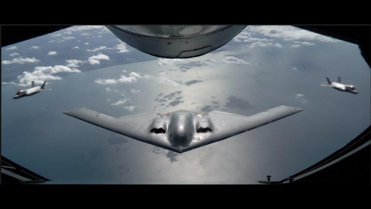 Phi đoàn số 63 đóng tại căn cứ không quân Luke, chịu trách nhiệm huấn luyện các học viên chuyển loại lên tiêm kích tàng hình F-35.