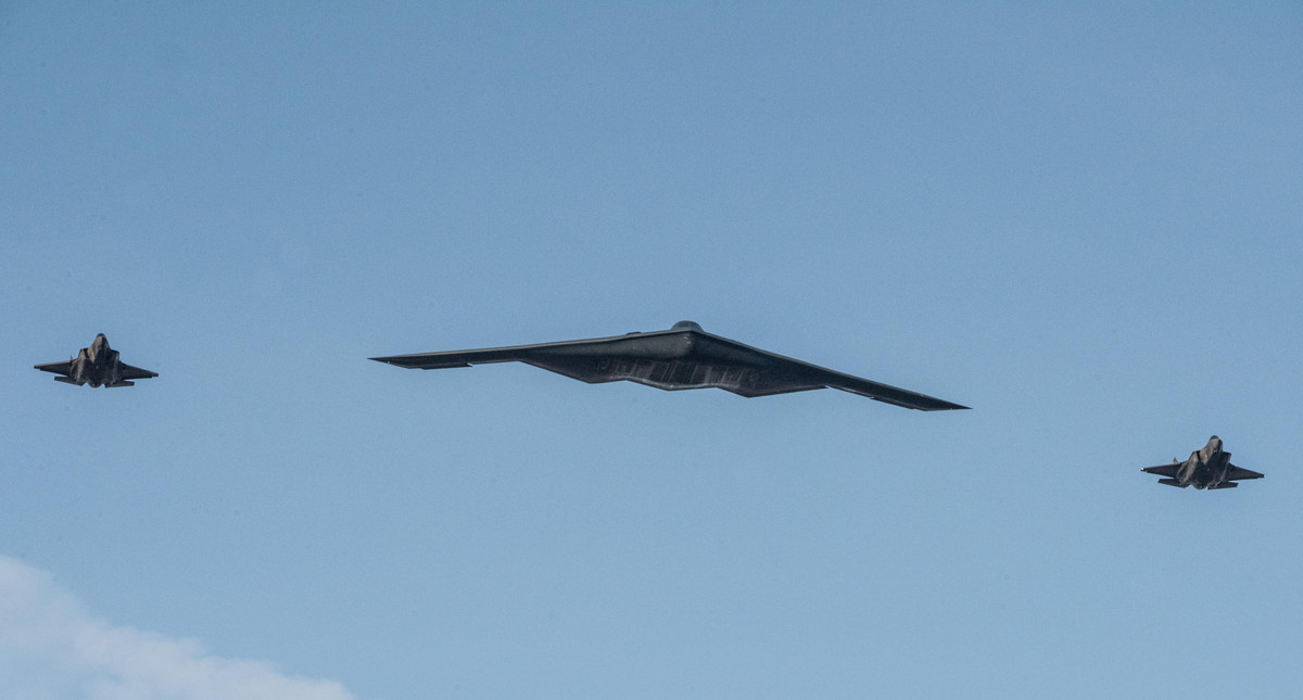 Các phi công F-35A tham gia chuyến huấn luyện gồm 6 giảng viên và 4 học viên chuẩn bị tốt nghiệp.