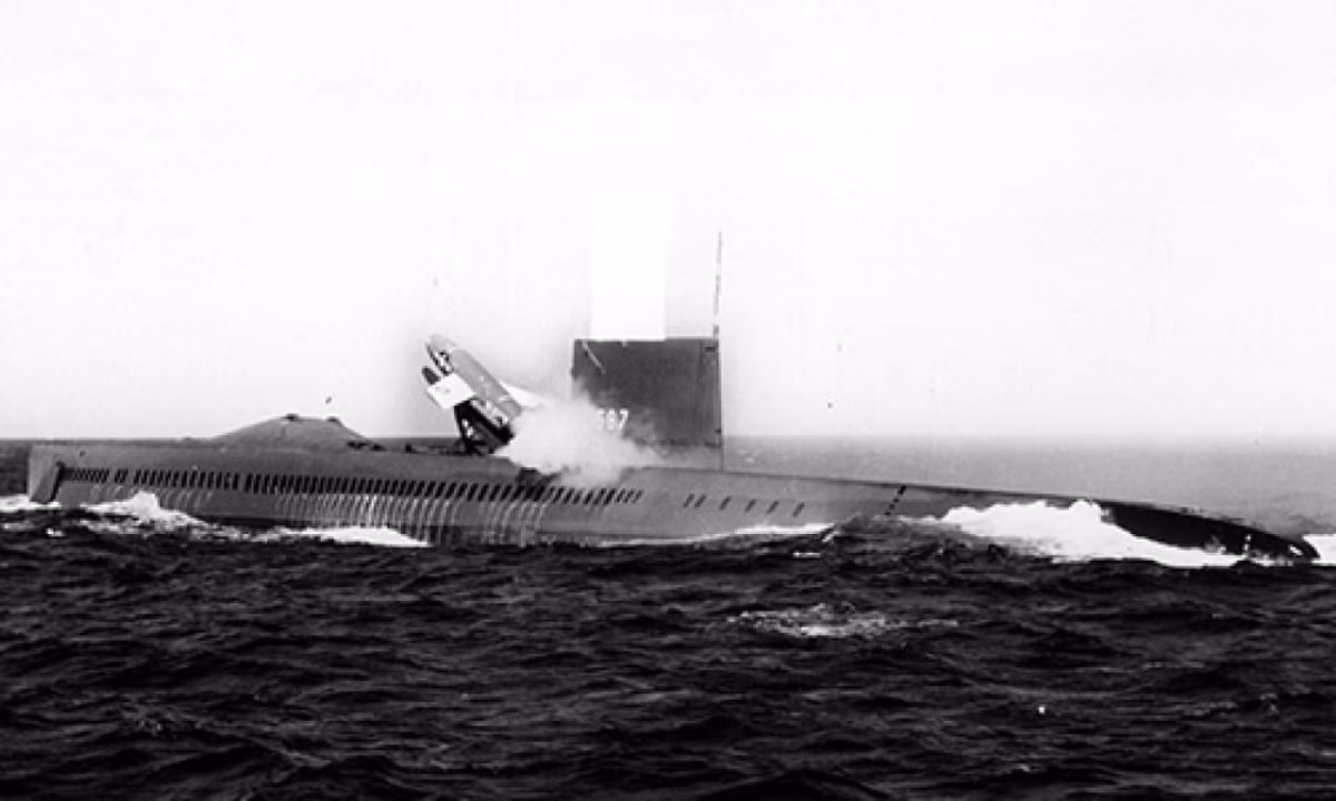 Cuối năm 2020, Hải quân Mỹ thông báo họ đã nhận được hệ thống máy bay không người lái phóng từ tàu ngầm (Submarine Launched Unmanned Aerial System - SLUAS) có khả năng chỉ điểm mục tiêu ngoài tầm nhìn của phương tiện trinh sát.